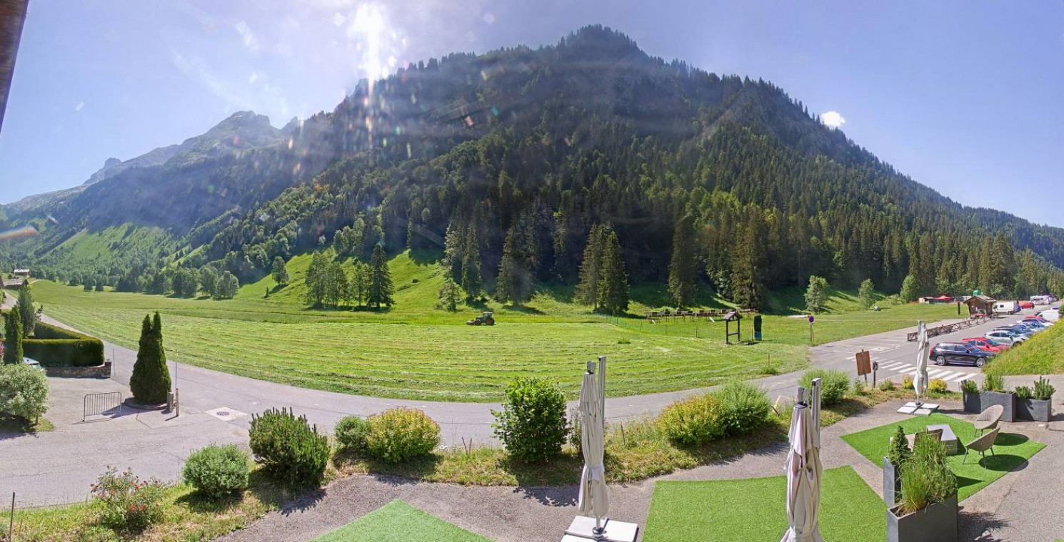 Webcam Le Grand-Bornand - Auberge Nordique Lormay - 1200 m